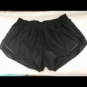 Lululemon Hotty Hot Shorts 2.5” inseam Size 4